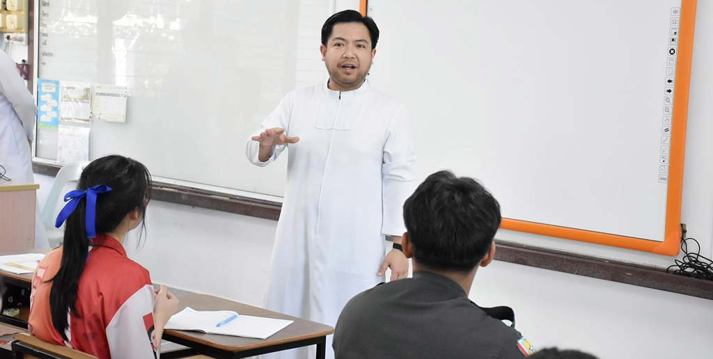 Br. Inigo Visits La Salle Chanthaburi in Thailand